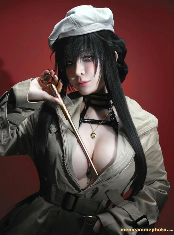 Yor Forger cosplay (25)