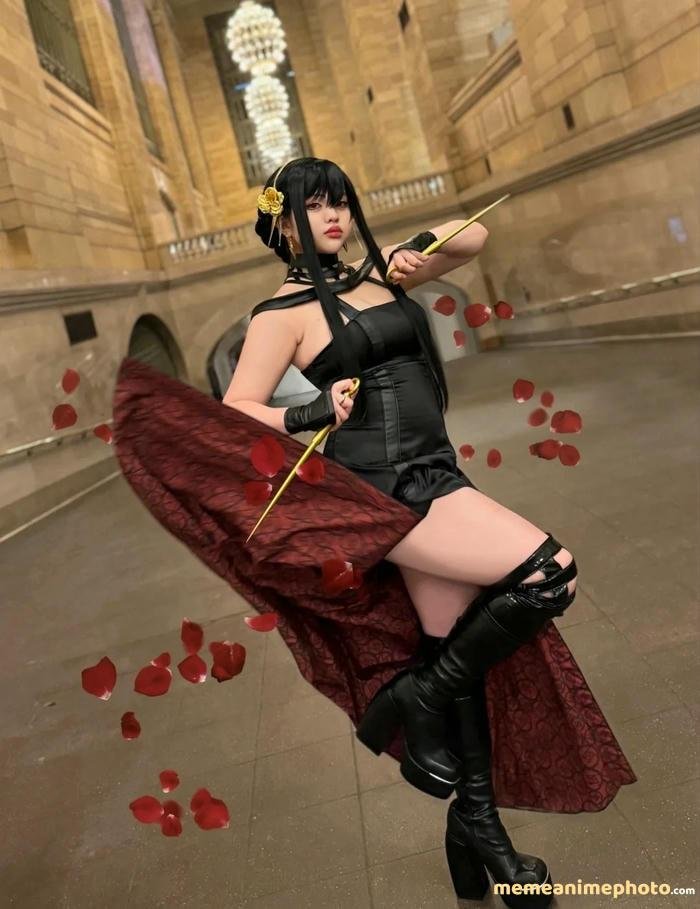 Yor Forger cosplay (28)