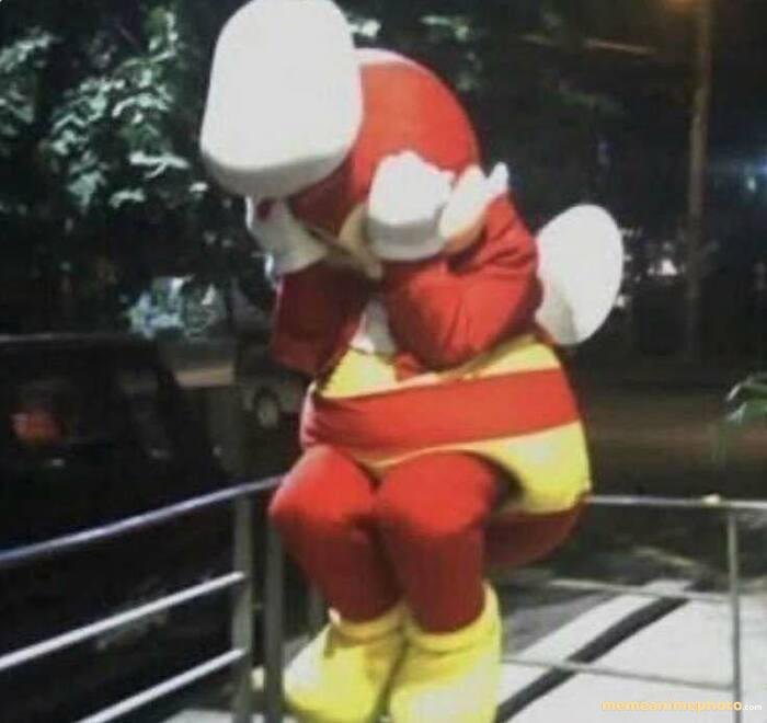 ảnh jollibee meme cringe