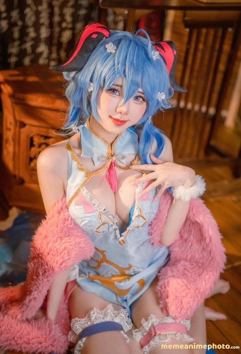 cosplay anime nữ khoe hàng