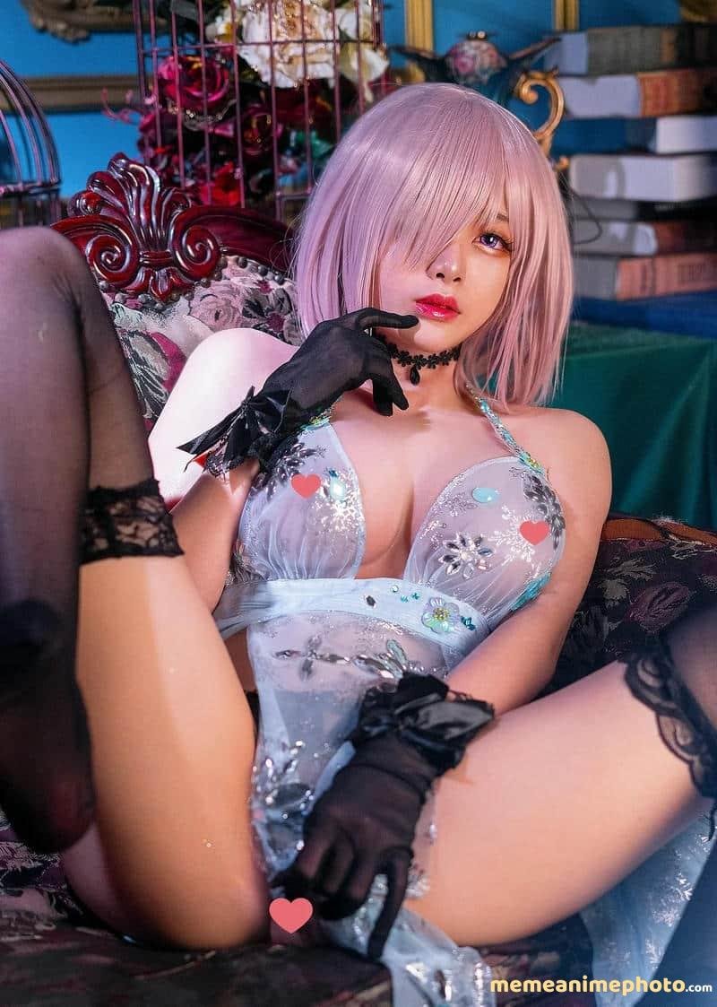 cosplay anime nữ khoe vú