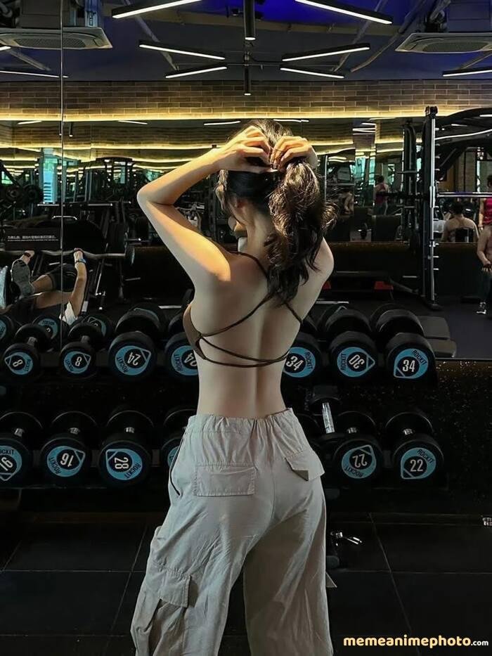 gái xinh quay lưng ngầu đẹp