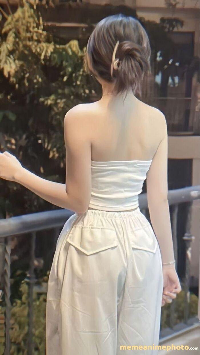 gái xinh quay lưng