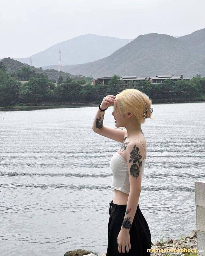 gái xinh xăm mình cute ngâù