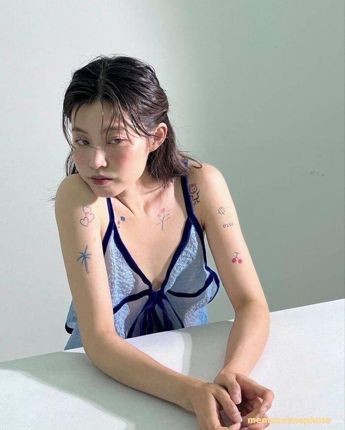 gái xinh xăm mình cute