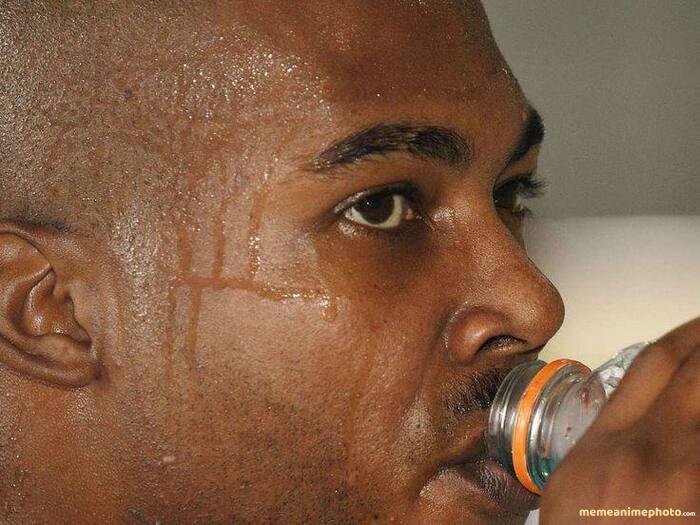 meme toát mồ hôi hài hài nhất