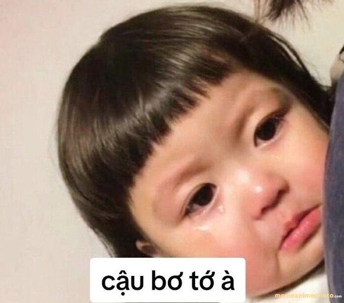 meme tủi thân em bé xinh