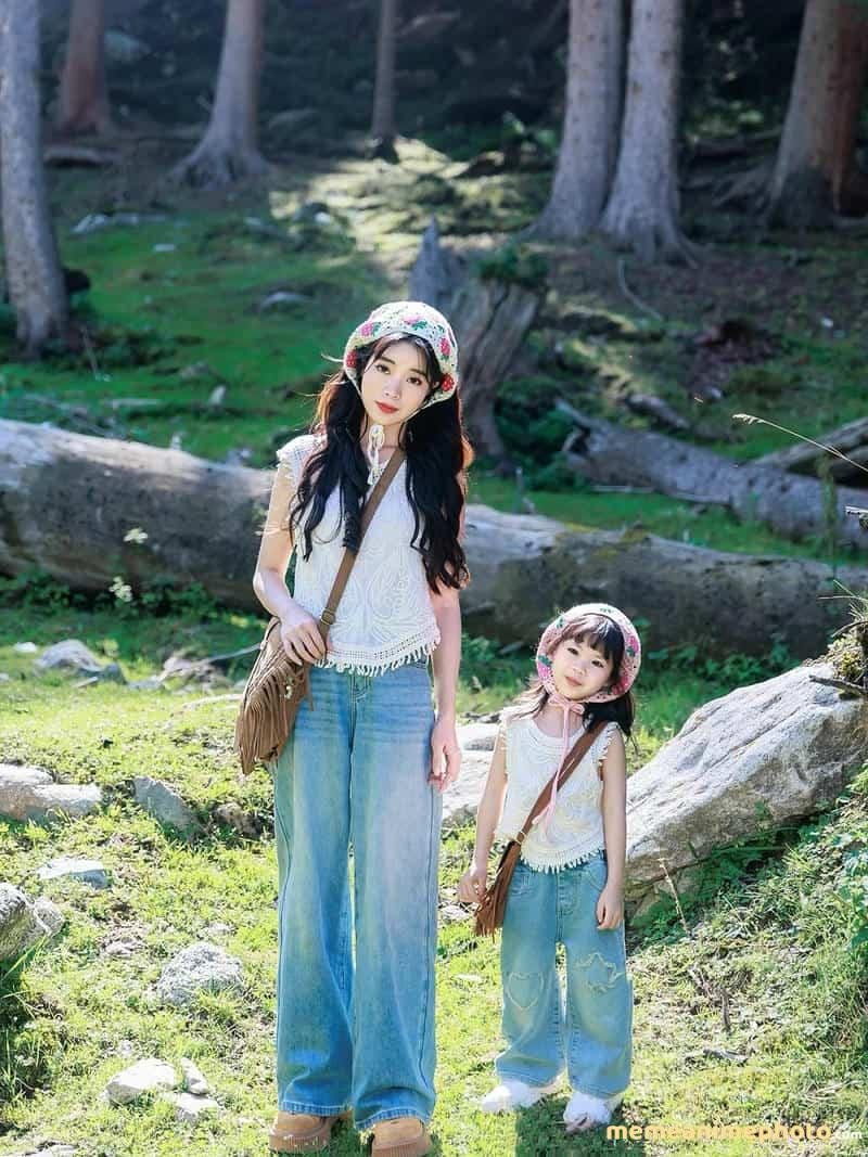 Hình avatar mẹ và con gái nắm tay