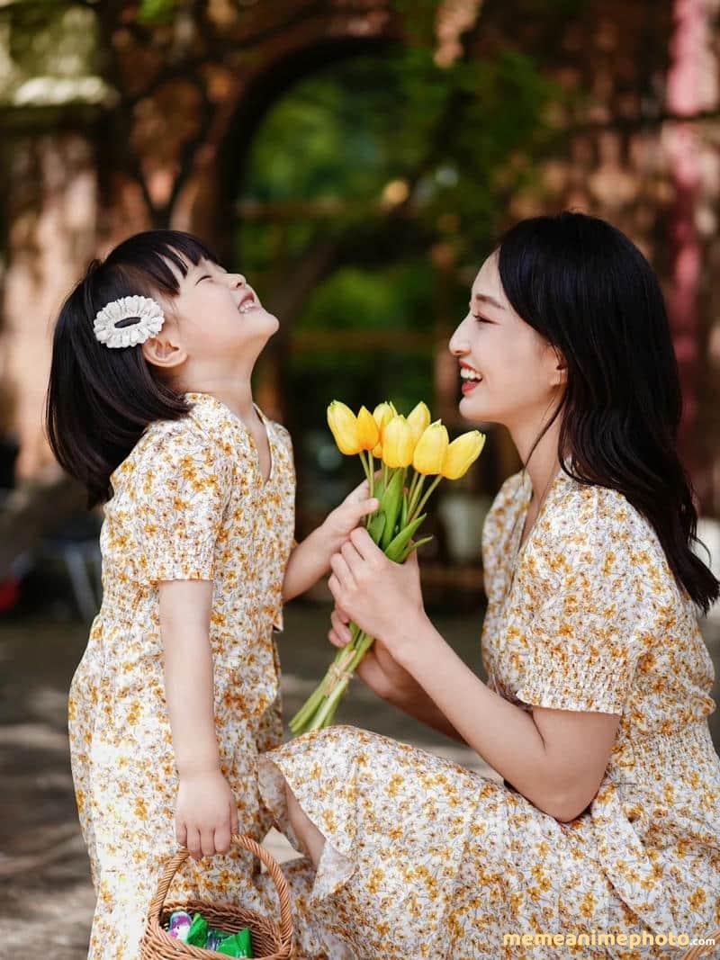 tải hình mẹ con thân mật